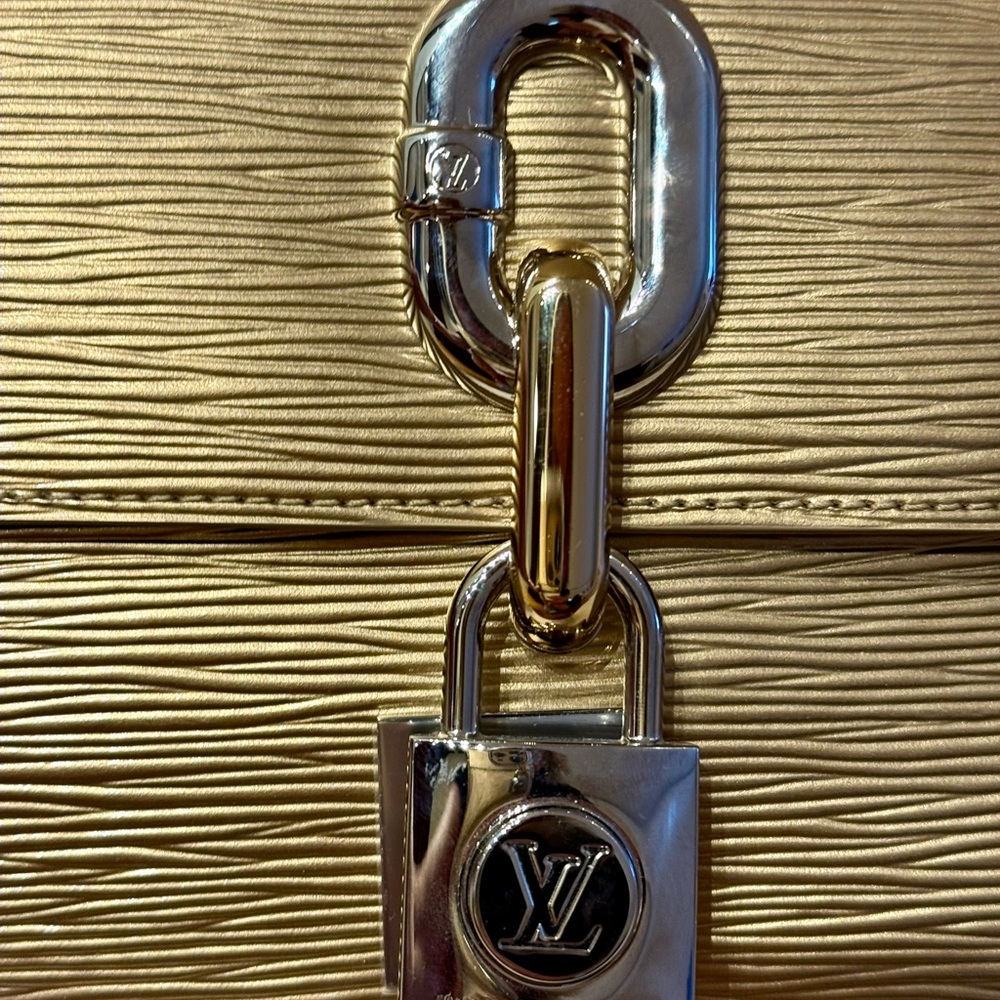 Louis Vuitton Gold Blade Clutch - Picture 3 of 6
